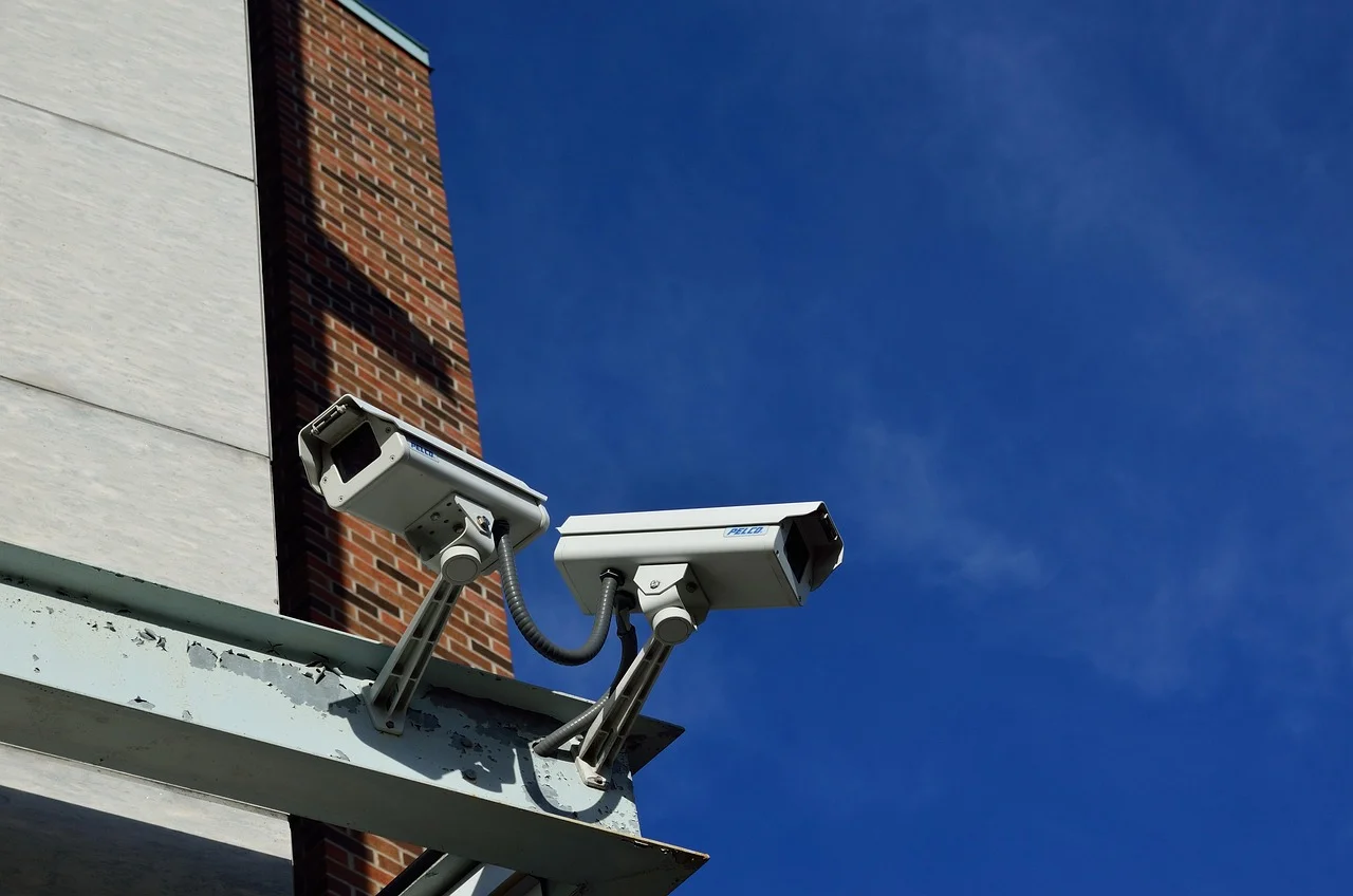 Przewodnik po nowoczesnym monitoringu – jak wybrać idealną kamerę zewnętrzną